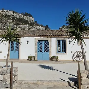  Alloggio per agriturismo Masseria Santacatrini Italia